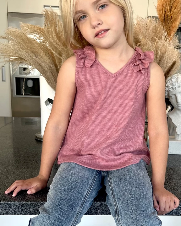 (MOM&ME) KIDS V-NECK THERMAL SLEEVELESS RUFFLE TOP