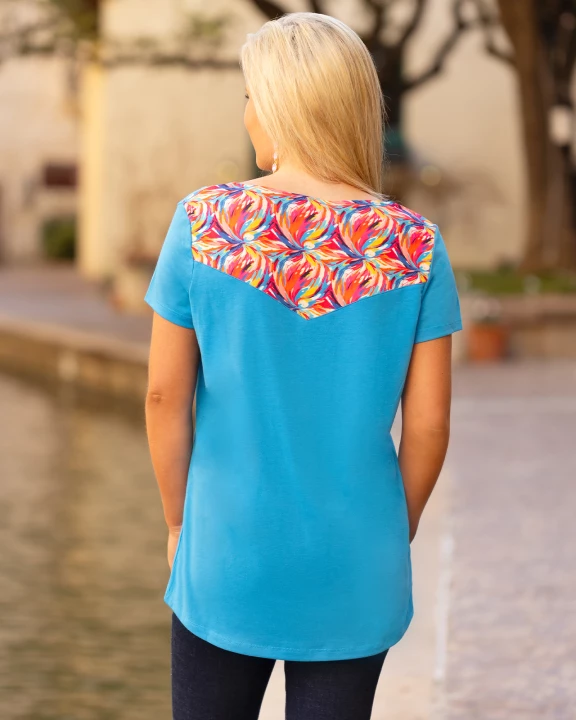 30032 - V-Neck Half Sleeve Top with Abstract Print Accents