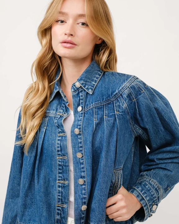 MAJ2823 PLEATED DENIM JACKET W/STITCH