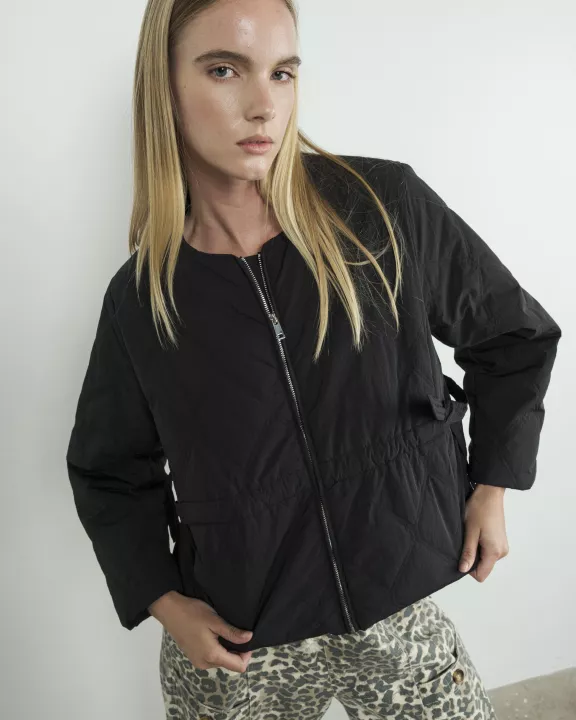MAJ2889 QUILTED ZIP UP JACKET WITH SIDE BOW TIE