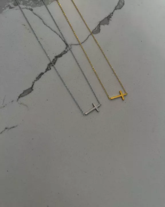 MEDIUM CROSS NECKLACE
