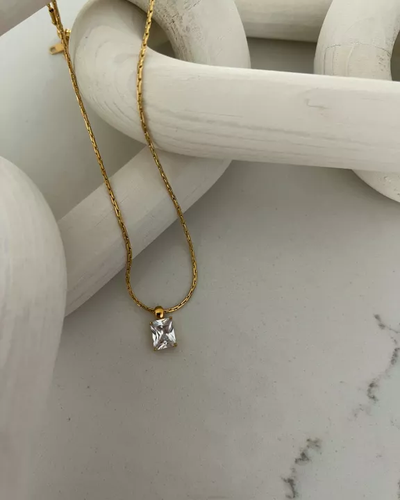 THE “SELENA” NECKLACE