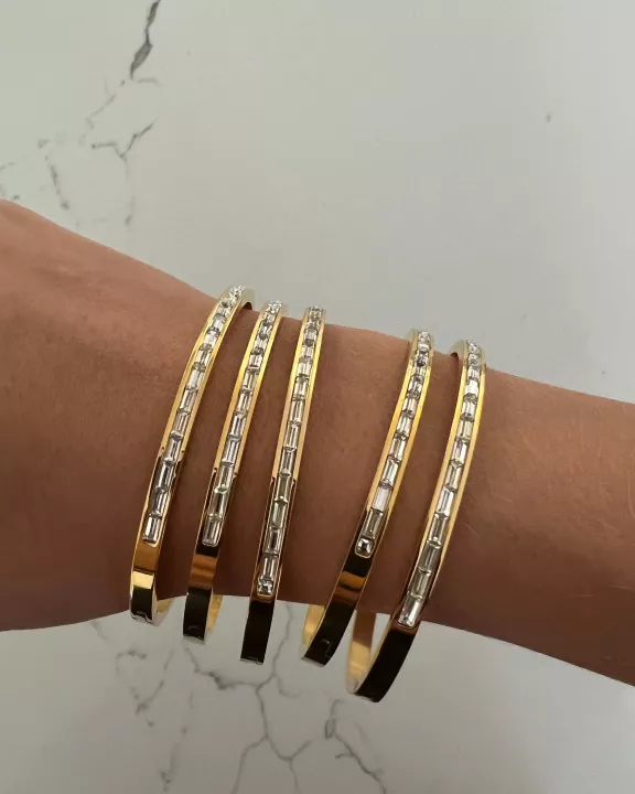 THE DAINTY DIAMOND BANGLE