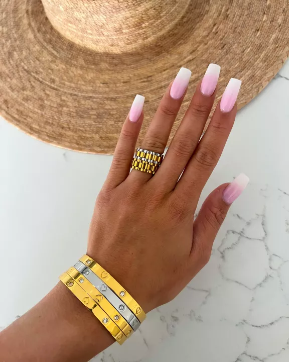 GOLD HEART BANGLE