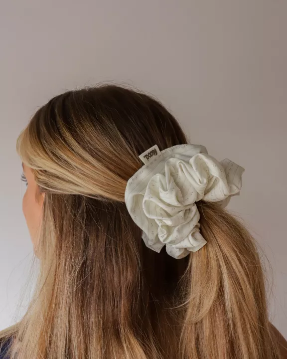 BLOSSOM OVERSIZED SCRUNCHIE