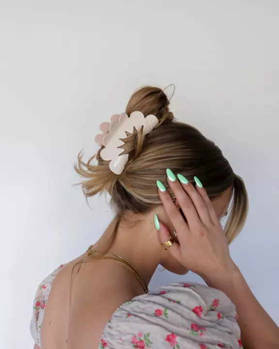 PINKY PETAL ARCH CLAW