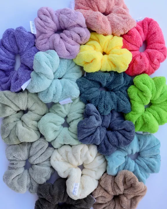 OVERSIZED TOWEL SCRUNCHIES