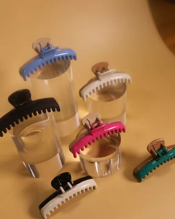 TWO TONED SHINY MINI HOLD EVERYTHING CLAW