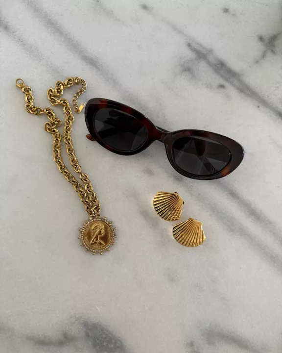 THE SHELL EARRINGS