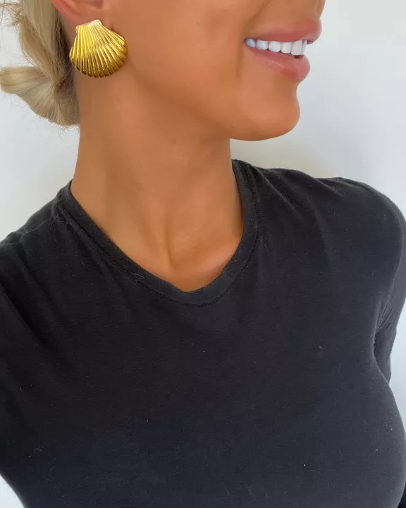 THE SHELL EARRINGS