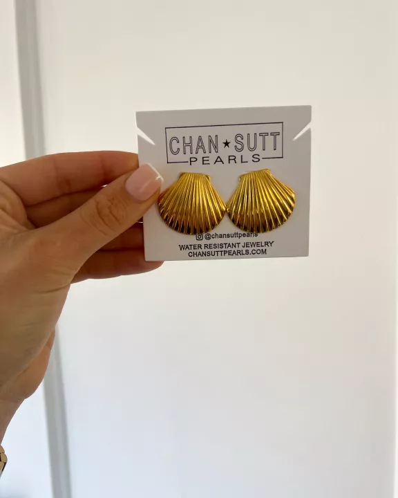 THE SHELL EARRINGS