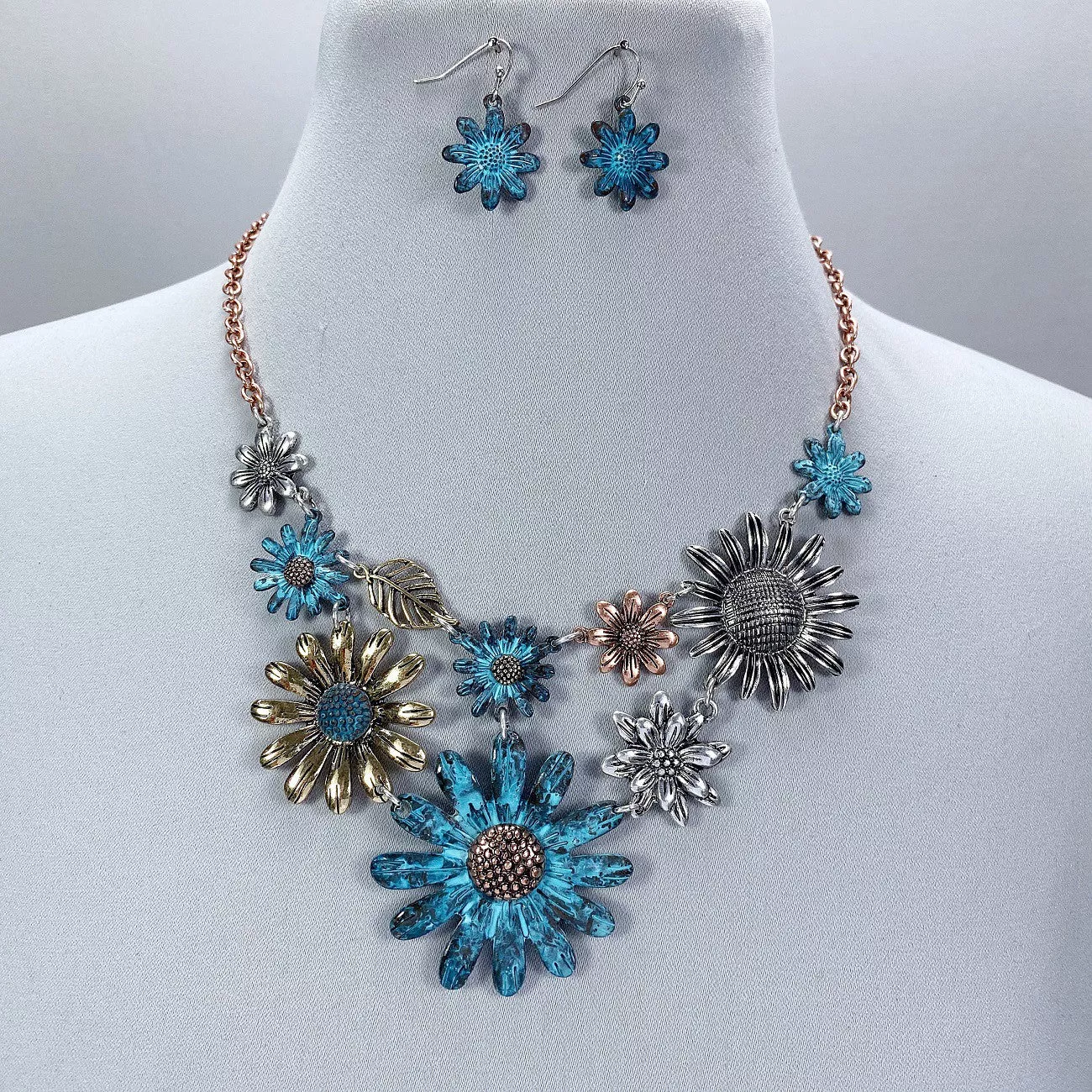 N0340 QNE15311 Sunflower Shapes Connected Charms Pendant Necklace