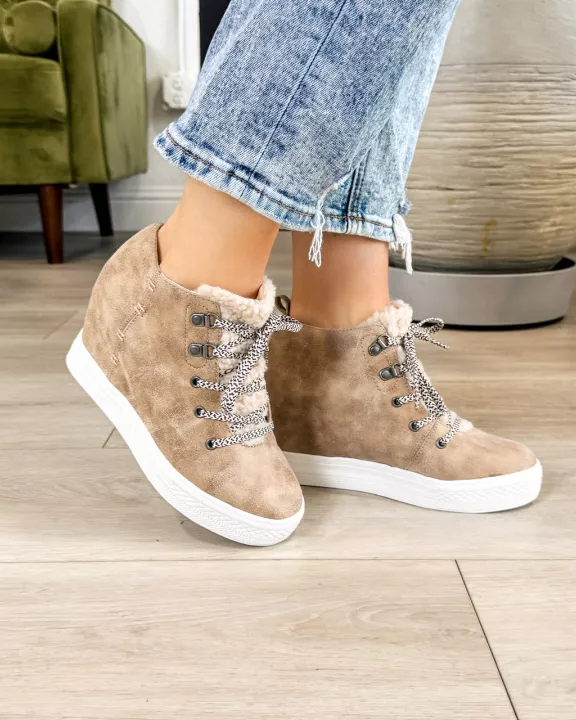 Tiburon Sneaker Wedge in Cream