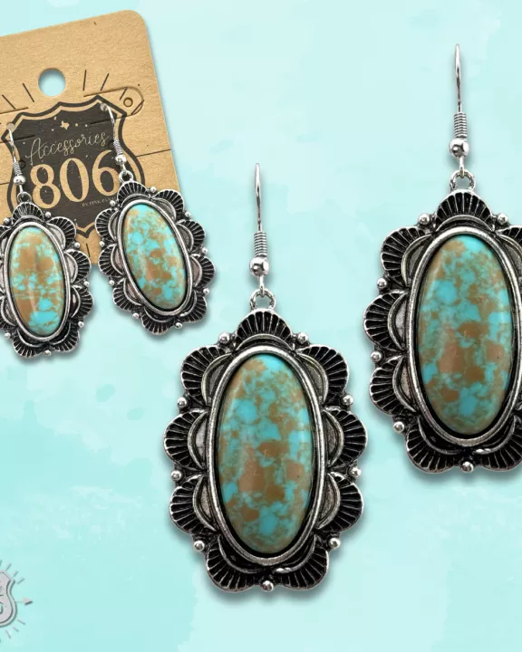 Western style oval turquoise color earring