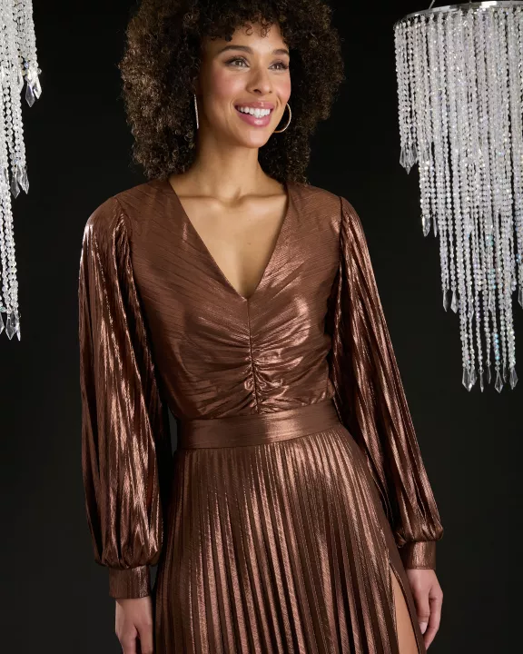 V-NECK RADIATING PLEATS BISHOP SLV TOP