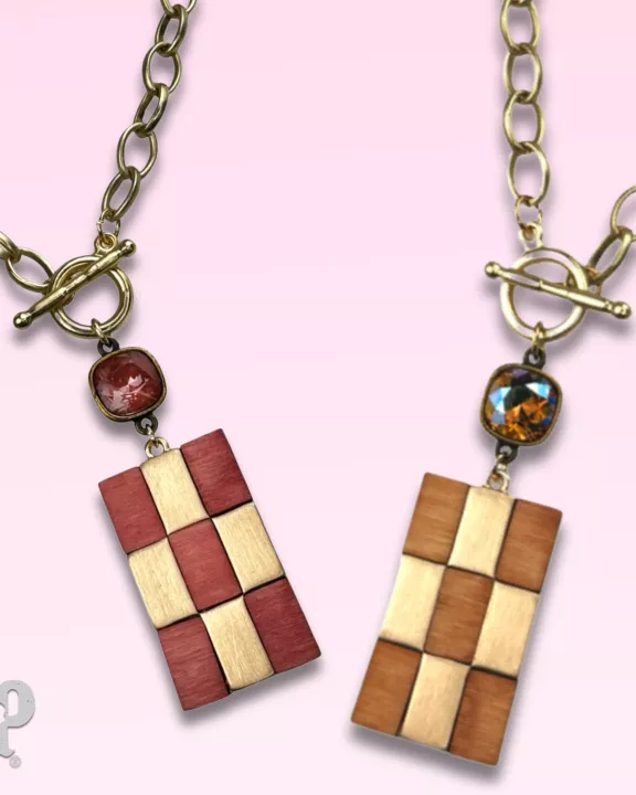 Checkerboard pattern pendant necklace with Austrian crystal