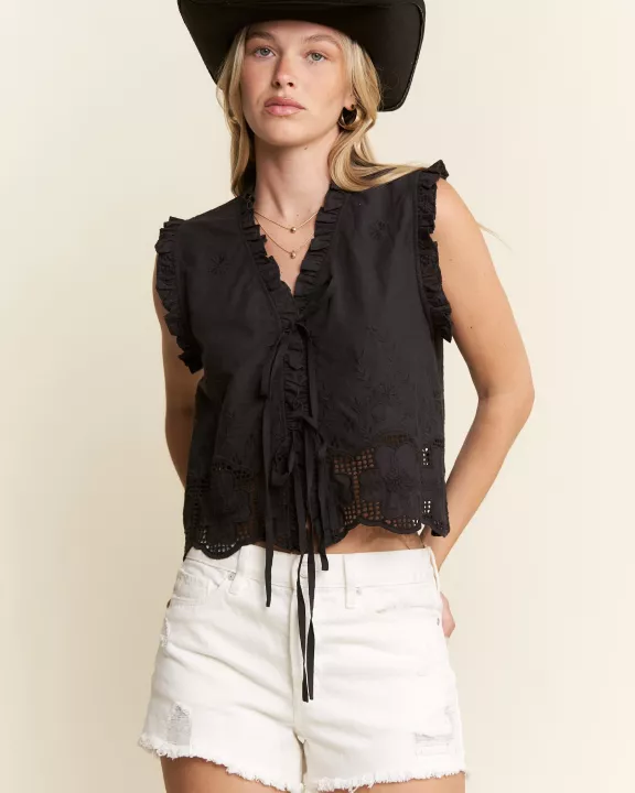 PLUS SIZE SLEEVELESS RUFFLE FRONT TIE TOP