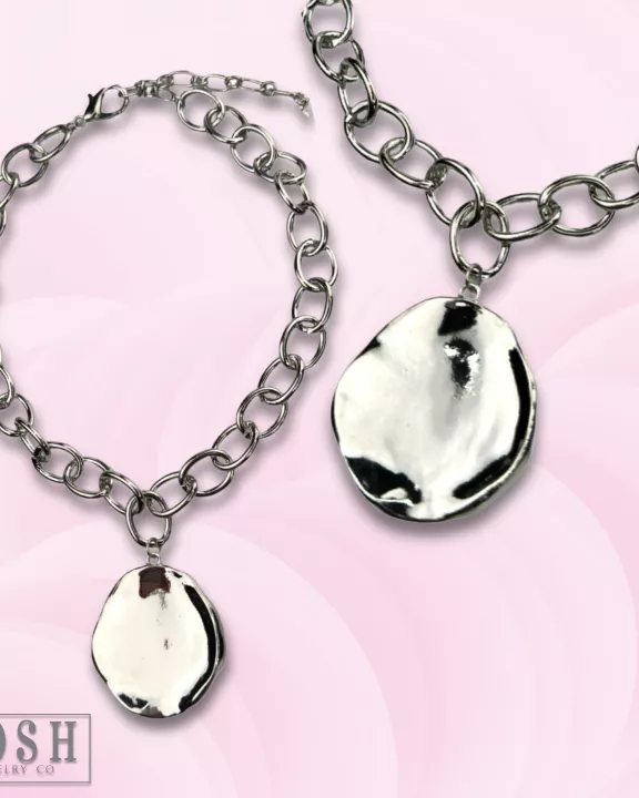 Medallion necklace