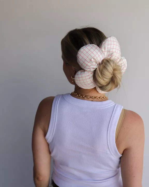 AMERICA'S SWEETHEART PETAL JUMBO SCRUNCHIE