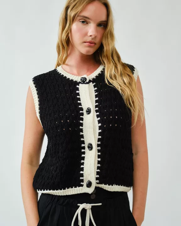AJT5118 PULLOVER LARGE BUTTON KNIT VEST TOP