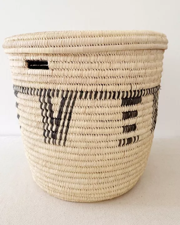 22" Lidded Palm Basket: Black Design