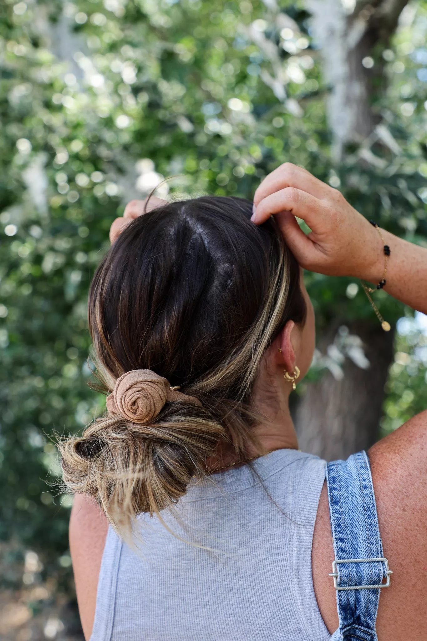 SUEDE ROSETTE SCRUNCHIE
