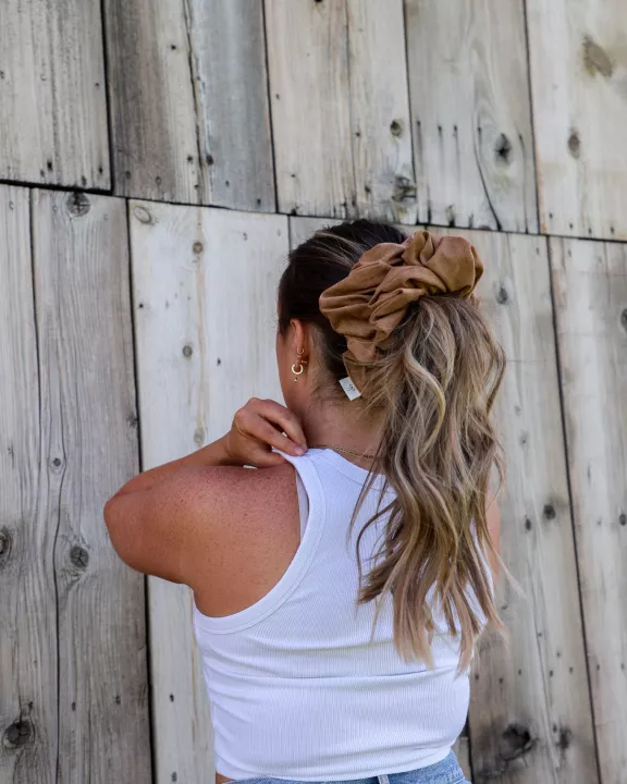 SUEDE JUMBO SCRUNCHIE