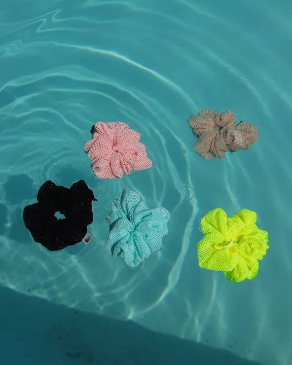 OVERSIZED MESH SCRUNCHIE