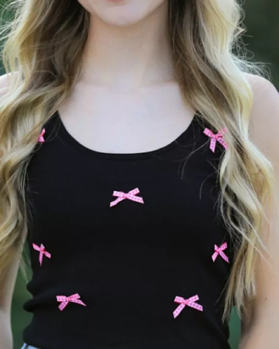 Cropped bow tank