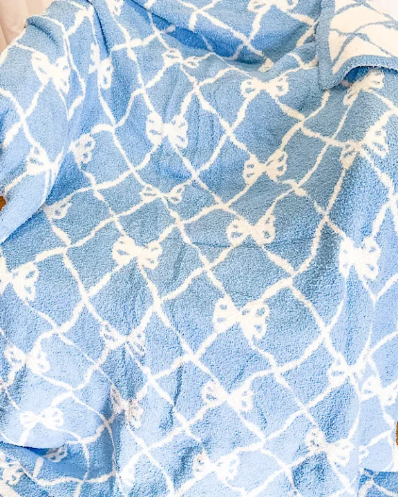 ETA 9/25 - Blue and White Bow Luxury Blanket