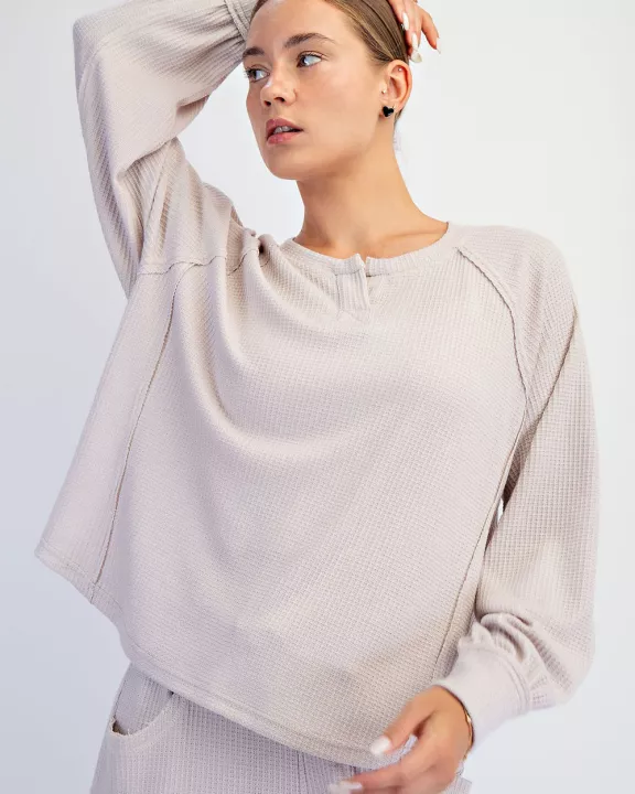 CROPPED RAGLAN HENLEY TOP
