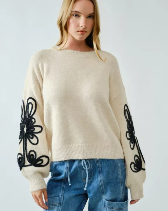 AJT5022 3D EMBROIDERED DETAIL PULLOVER SWEATER TOP