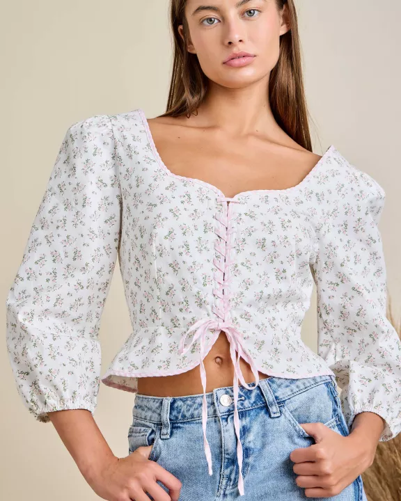CONTRAST EDGE DETAILED LACEUP TOP