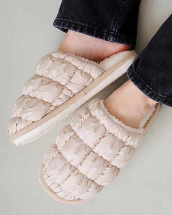 AZCSL23505 - Quilted Faux Fur Lined Slippers