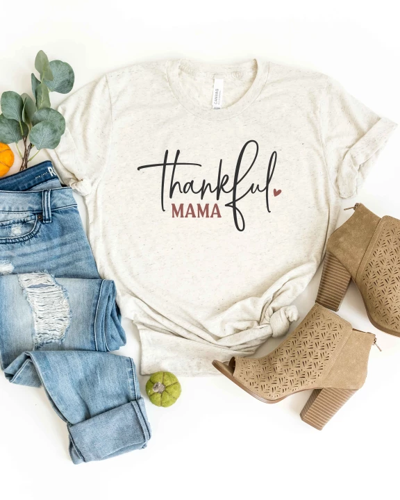 Thankful Mama Heart Short Sleeve Graphic Tee