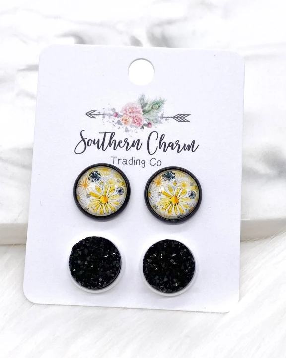 12mm Yellow/Black Flowers & Black in Black/White Settings