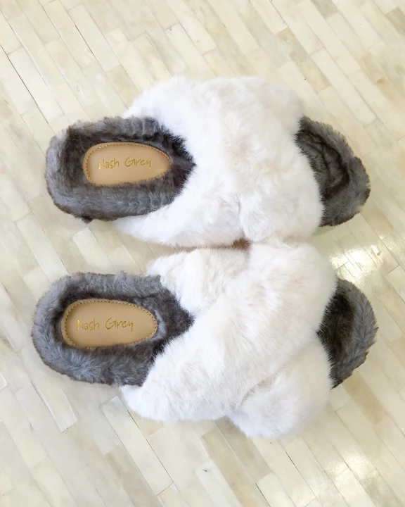 Feeling Cozy Slippers in White