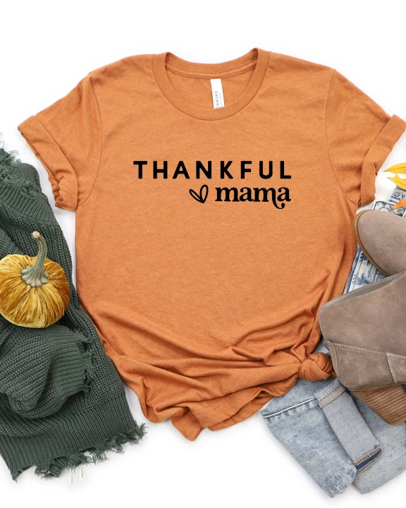 Thankful Mama Bold Heart Short Sleeve Graphic Tee