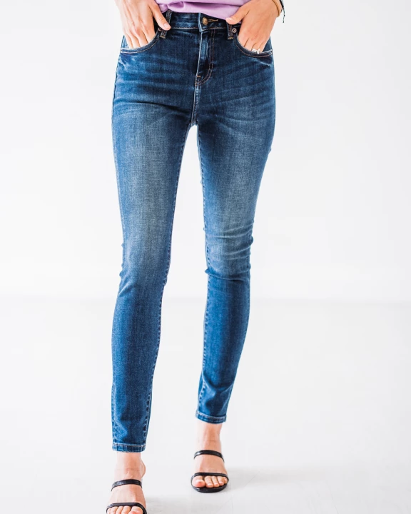 11001D Dark Wash Mid-Rise Non-Distressed Skinny Jeans