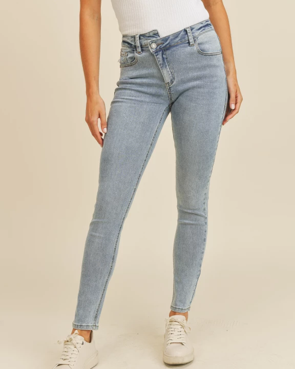 Asymmetric Skinny